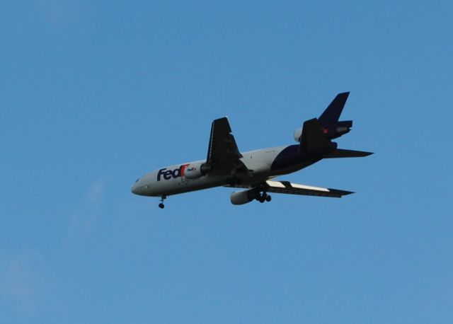 McDonnell Douglas DC-10 (FDX653) - Arriving runway 27 of Memphis International