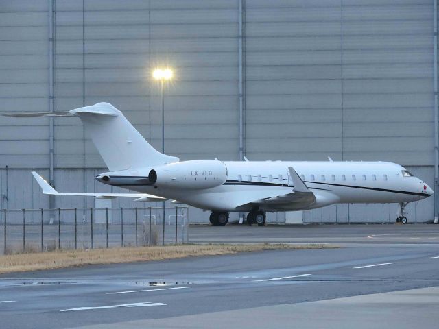 Bombardier Global Express (LX-ZED) - I take a picture on Mar 7, 2017.