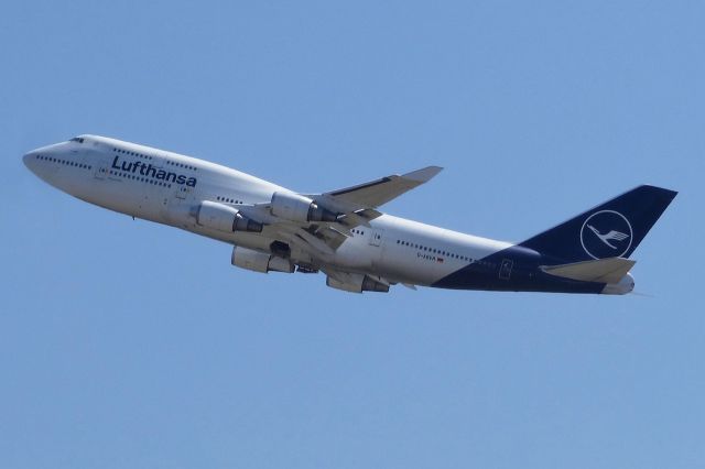 Boeing 747-400 (D-ABVM)