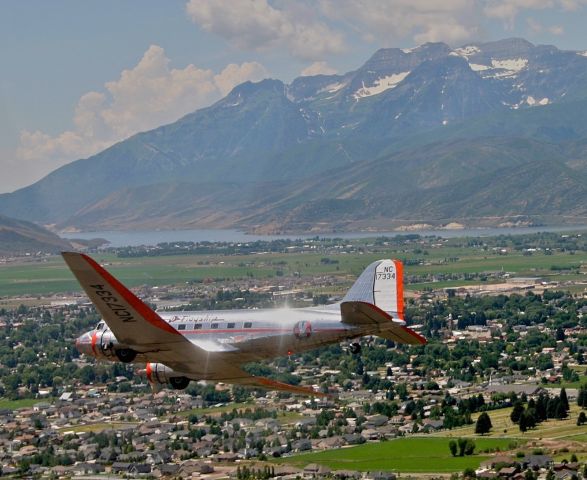 Douglas DC-3 (NC17334)