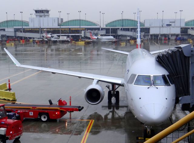 Embraer 170/175 (N434YX)