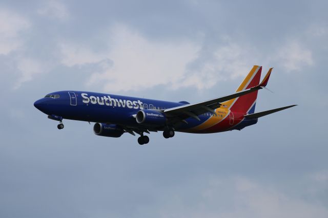 Boeing 737-800 (N8567Z)