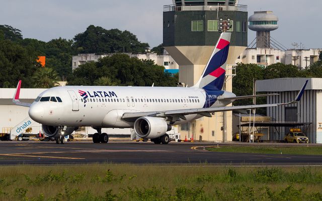 Airbus A320 (PR-TYN)