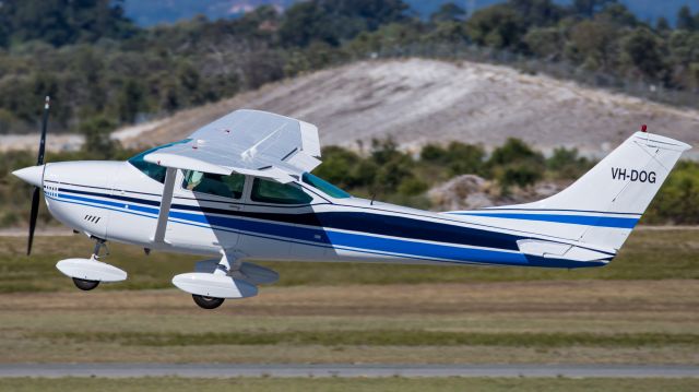 Cessna Skylane (VH-DOG)