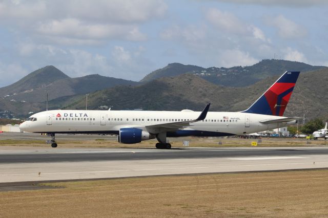 Boeing 757-200 (N693DL)