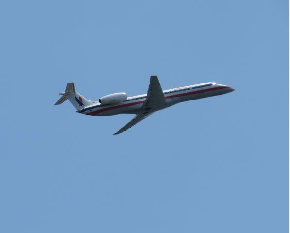 Embraer ERJ-135 (N845AE) - Embraer ERJ-140LR Climb Out DCA RWY 19 - Aug 04 2015