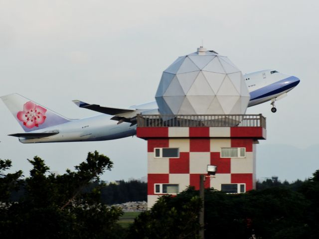 Boeing 747-400 (B-18719)