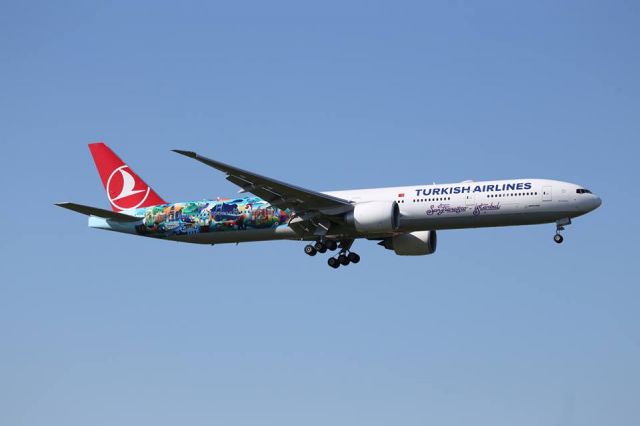 Boeing 777-200 (TC-JJU) - Apr.18.2015 - San Francisco Livery