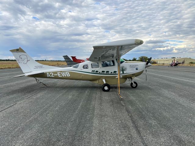 Cessna 206 Stationair (A2-EWB) - At Maun, Botswana. 18-MAY-2022.