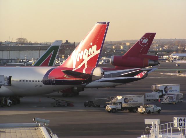 Boeing 747-400 (G-VTOP) - NW DC-10-40 also. Love the red tail !