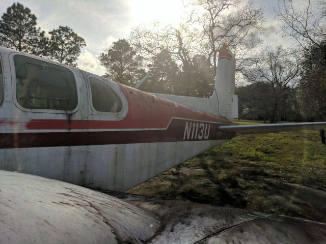 Beechcraft Twin Bonanza (N113U)