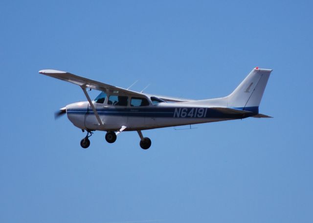 Cessna Skyhawk (N64191) - FLYCAROLINA LLC departing runway 20 at KJQF - 3/14/14
