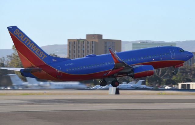 Boeing 737-700 (N750SA) - N750SA seen just after lifting off runway 20R on a sunny day in Socal