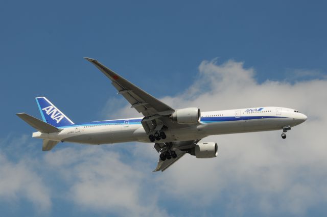 BOEING 777-300 (JA781A) - Landing 14-L