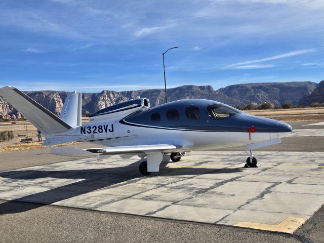 Cirrus Vision SF50 (N328VJ)