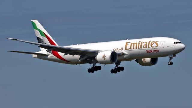 Boeing 777-200 (A6-EFV)