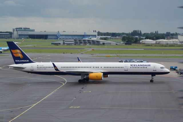 Boeing 757-200 (TF-FIN) - B757-208 cn28989