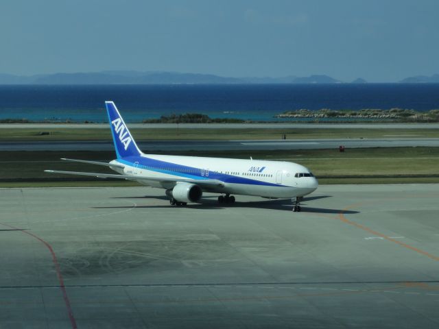 BOEING 767-300 (JA8368)