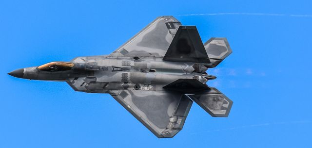 Lockheed F-22 Raptor —