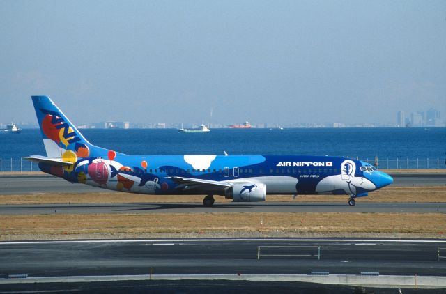 BOEING 737-400 (JA391K) - Taxing at Tokyo-Haneda Intl Airport on 2001/01/04