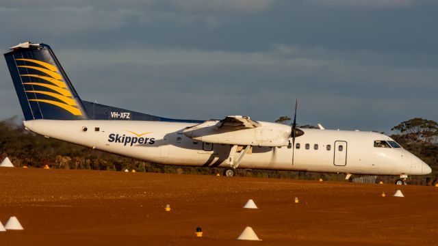 de Havilland Dash 8-300 (VH-XFZ)