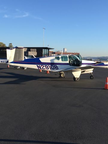 Beechcraft 35 Bonanza (N2910B)