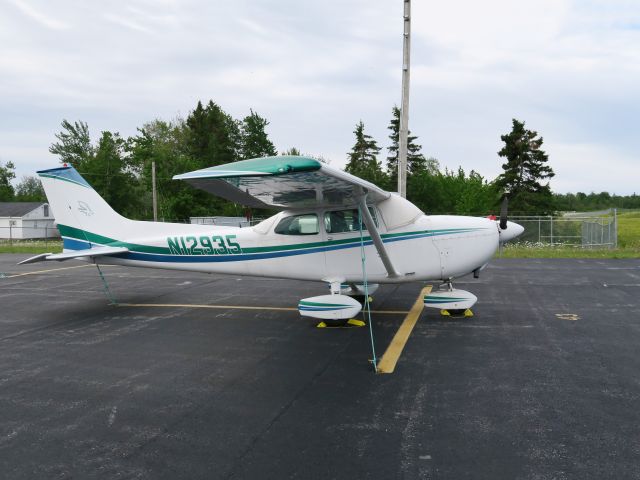 Cessna Skyhawk (N12935)