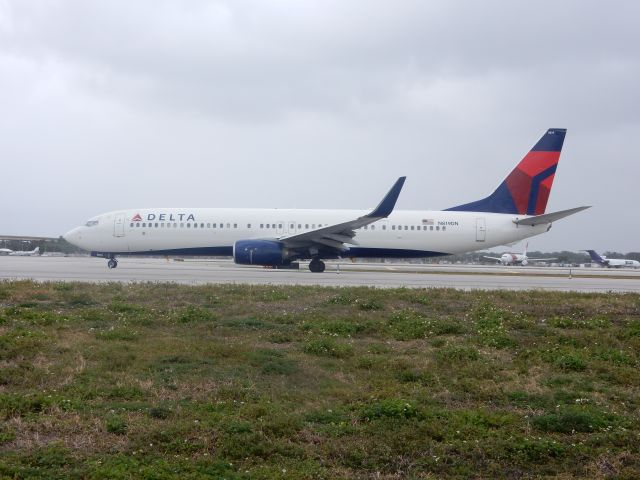 Boeing 737-900 (N819DN)