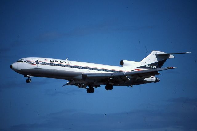 Boeing 727-100 (N522DA) - Boeing 727-232(Adv)br /pic made in December 1985, scan from my Kodachrome 64 slide