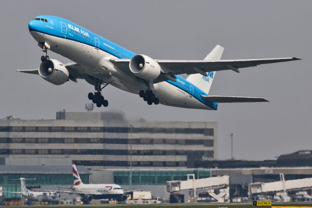 Boeing 777-200 (PH-BQF) - KL9872 returning to AMS after being in Manchester for a repaint in to the new KLM scheme.