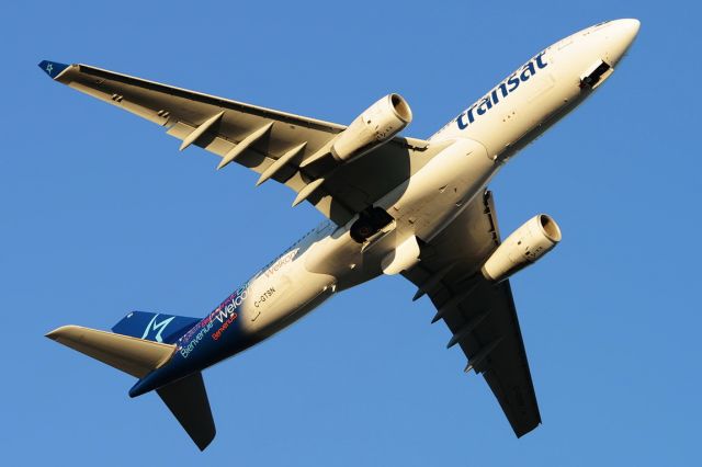 Airbus A330-200 (C-GTSN) - Departure to Barcelona.