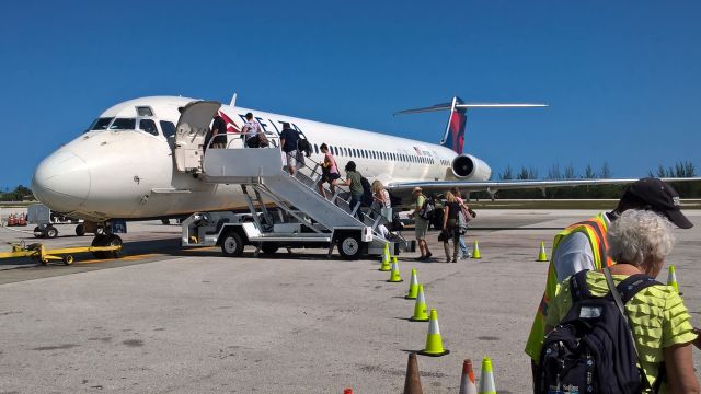 McDonnell Douglas MD-88 (N978DL) - At GCM, headed to ATL