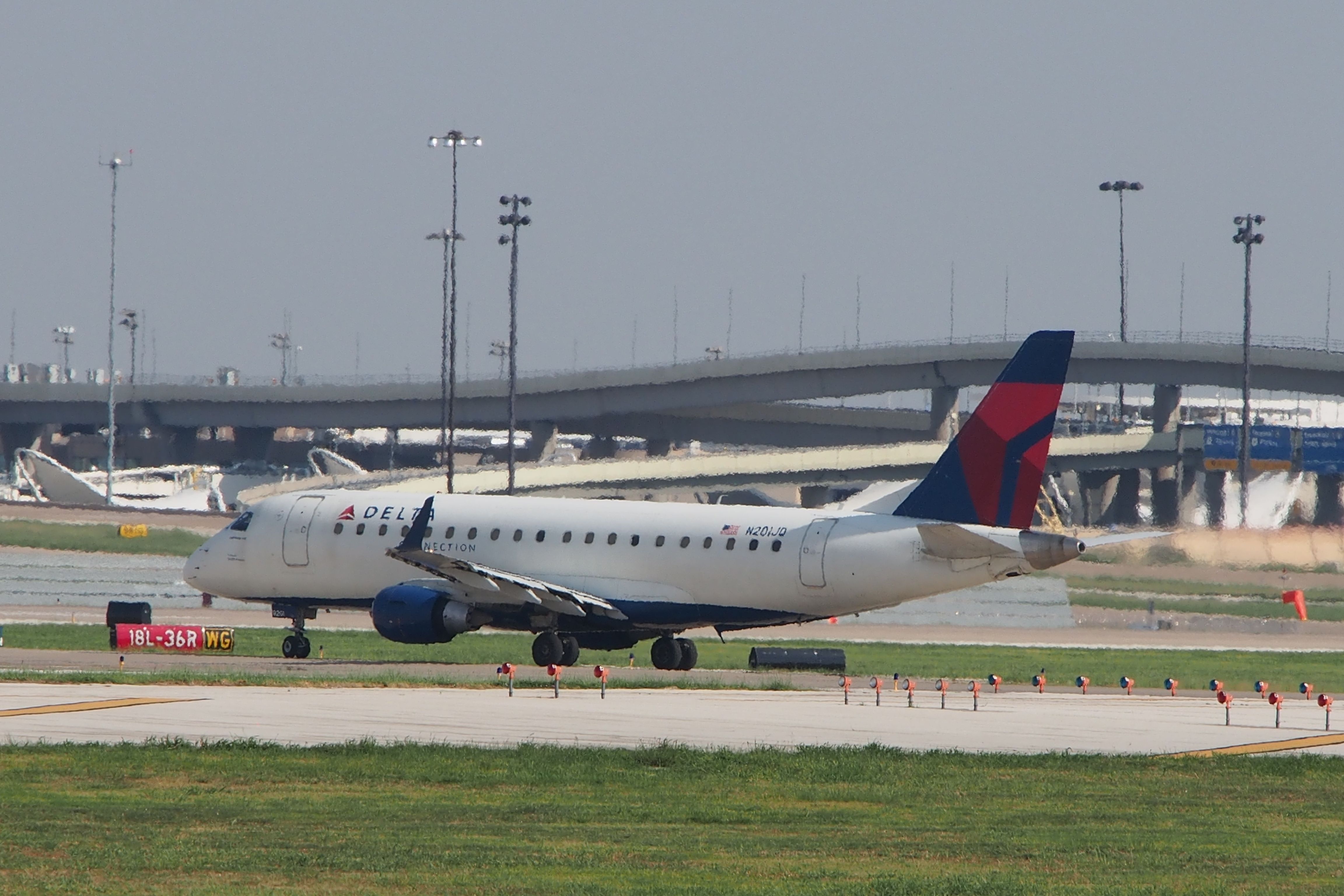 Embraer 170/175 (N201JQ)