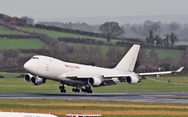 Boeing 747-400 (N401KZ) - kalitta air b747-481f n401kz landing at shannon 17/1/19.