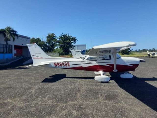 Cessna Skyhawk (N8889V) - On the MAZ airport ramp