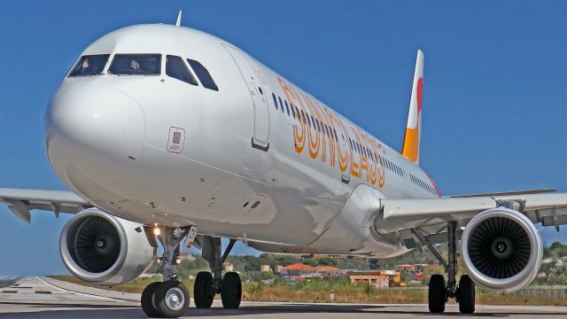 Airbus A321 (OY-TCH) - Imminent take-off.Thank you to the captain and his co-pilot for this warm wave.