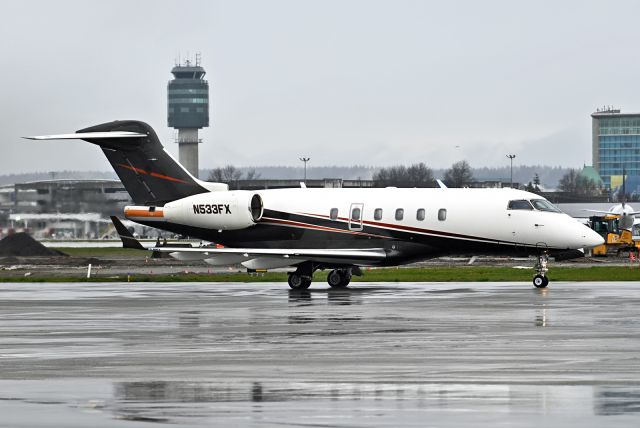 Bombardier Challenger 300 (N533FX)