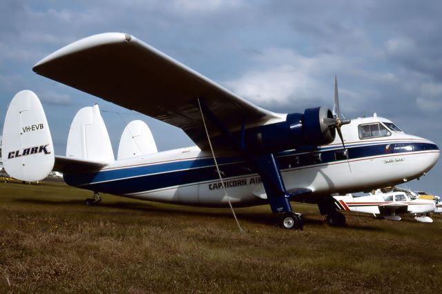 SCOTTISH AVIATION Twin Pioneer (VH-EVB) - CAPRICORN AIR - SCOTTISH AVIATION PIONEER SRS 3 - REG : VH-EVB (CN 586) - BANKSTOWN AIRPORT SYDNEY NSW. AUSTRALIA - YSBK 5/9/1987