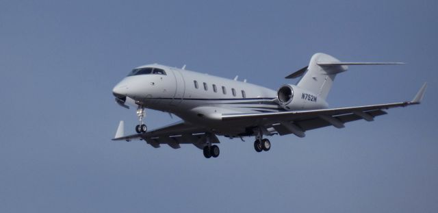 Bombardier Challenger 300 (N752M) - About to touch down is this 2008 Bombardier Challenger 300 in the Autumn of 2024.