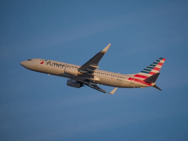 Boeing 737-700 (N896NN)