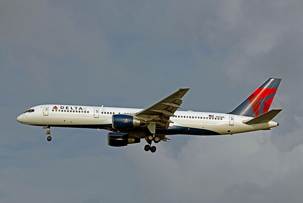 Boeing 757-200 (N655DL) - Delta Airlines, N655DL, Boeing 757-232, msn 24395, Photo by John A. Miller, a rel=nofollow href=http://www.PhotoEnrichments.comwww.PhotoEnrichments.com/a