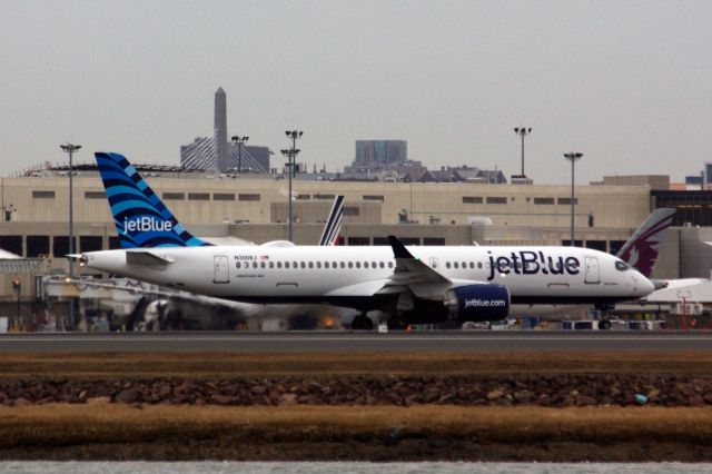 Airbus A220-300 (N3008J)