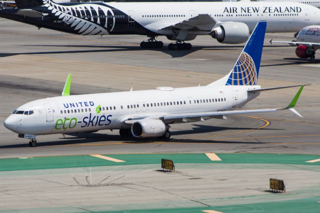 Boeing 737-900 (N75432)