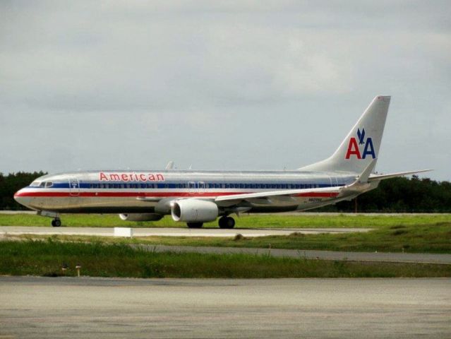 Boeing 737-800 (N921NN)