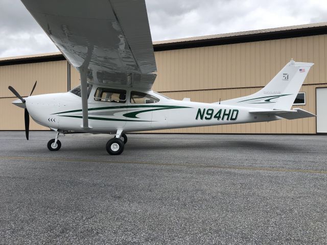 Cessna Skylane (N94HD)