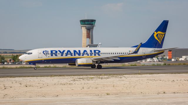 Boeing 737-700 (EI-DYA)