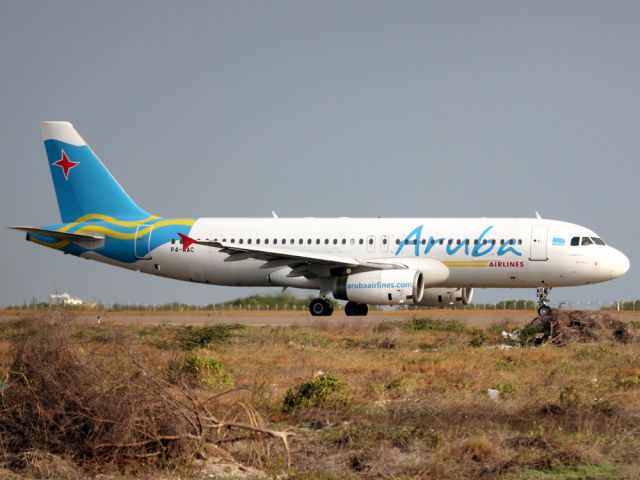 Airbus A320 (P4-AAC)