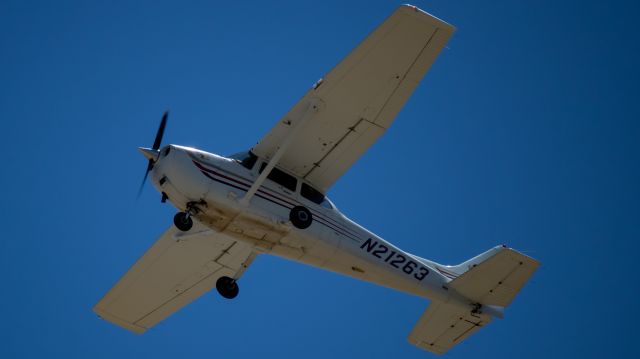 Cessna Skyhawk (N21263)