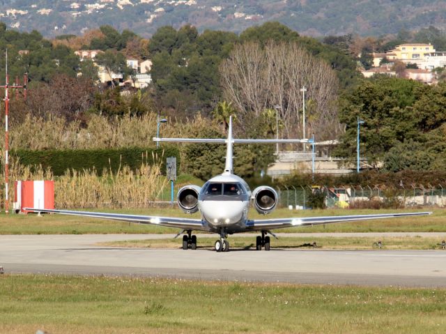 Hawker 800 (CS-DUH)