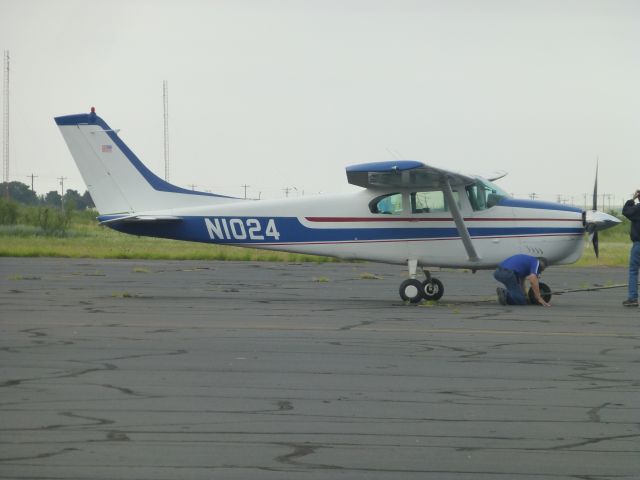 Cessna Centurion (N1024)